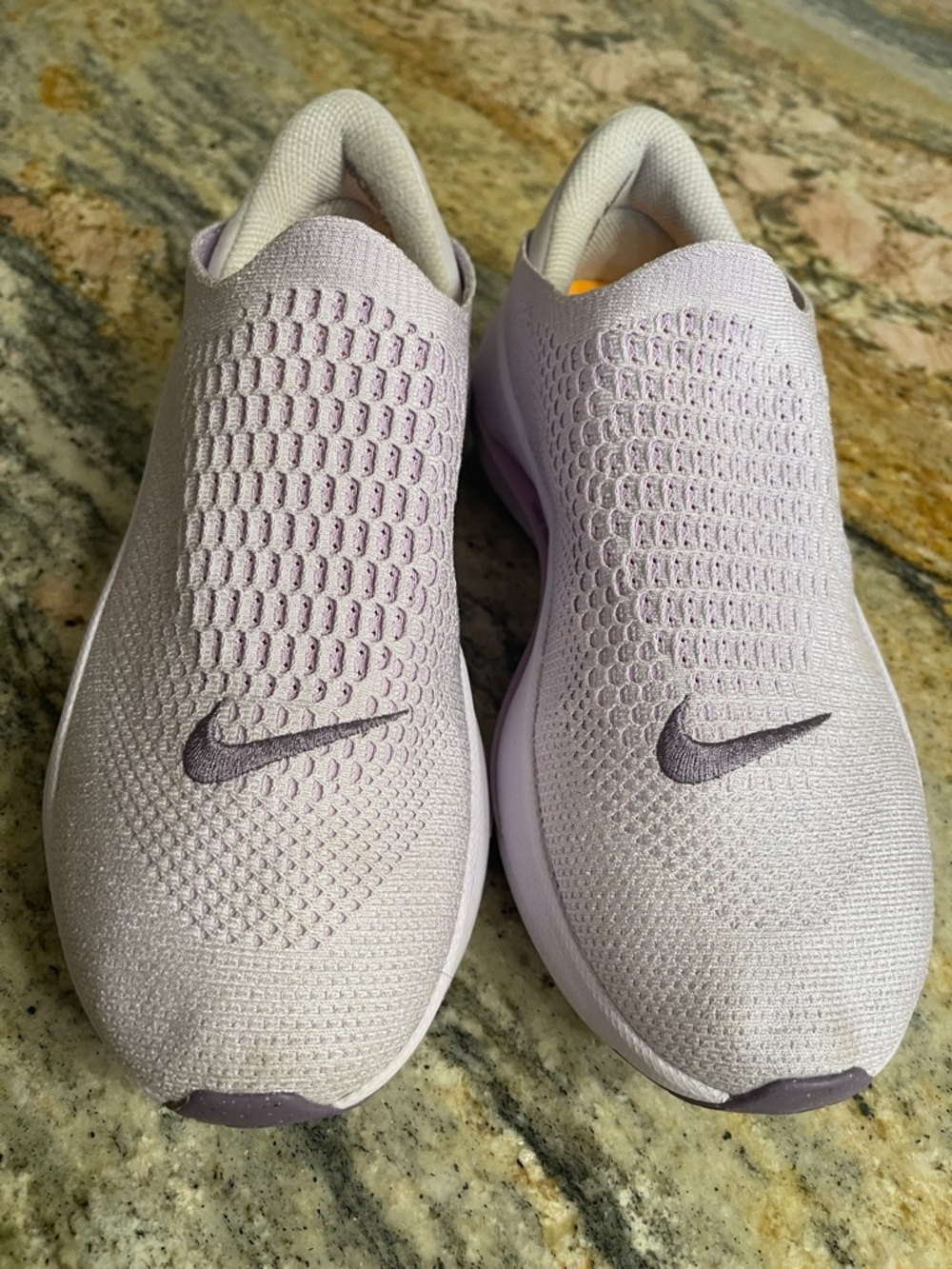 Nike Women’s Reina EasyOn Premium 
Shoes Size 8